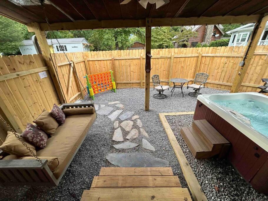 Blissful Nook Tiny Home ~ Cozy Retreat W/ Hot Tub; Near Town And Deep Creek 브라이슨시티 외부 사진
