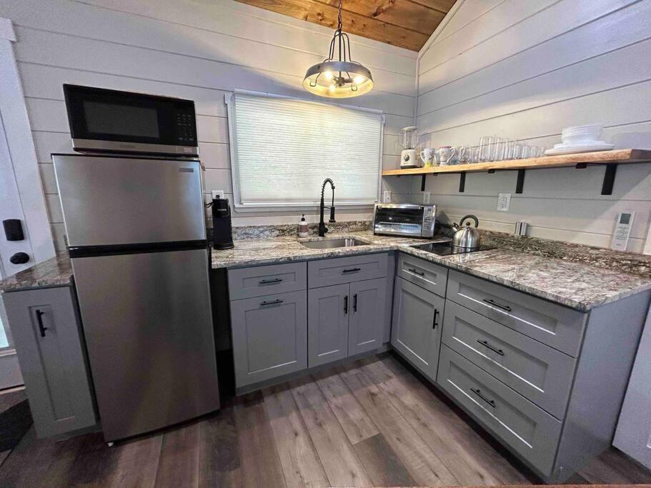 Blissful Nook Tiny Home ~ Cozy Retreat W/ Hot Tub; Near Town And Deep Creek 브라이슨시티 외부 사진