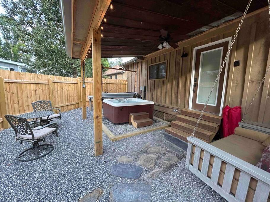 Blissful Nook Tiny Home ~ Cozy Retreat W/ Hot Tub; Near Town And Deep Creek 브라이슨시티 외부 사진