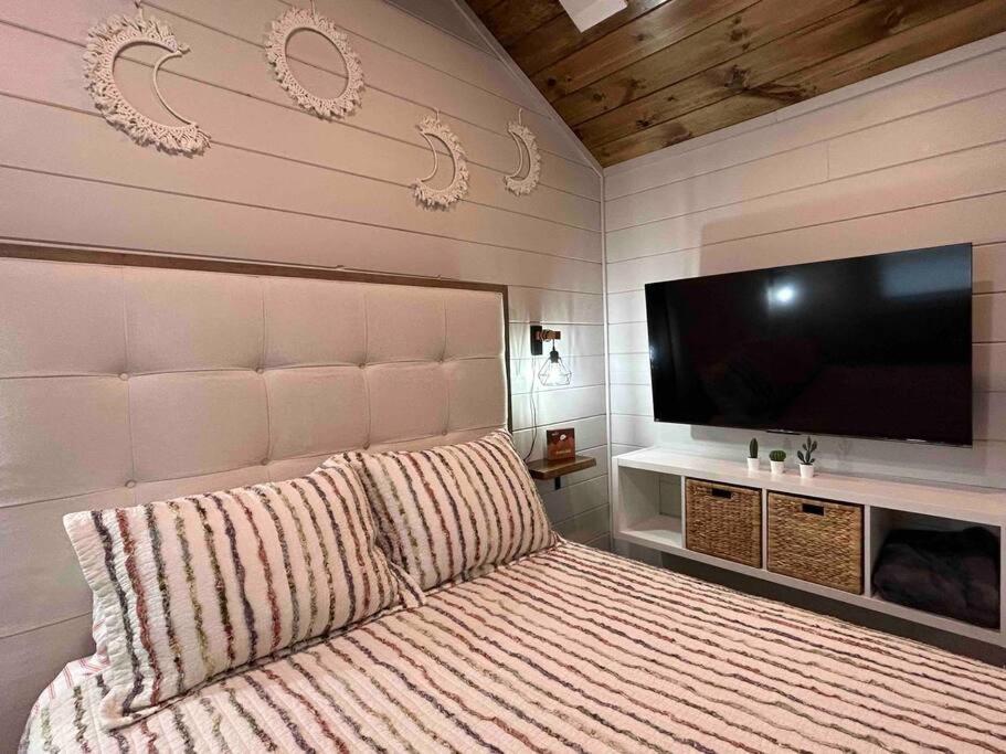 Blissful Nook Tiny Home ~ Cozy Retreat W/ Hot Tub; Near Town And Deep Creek 브라이슨시티 외부 사진