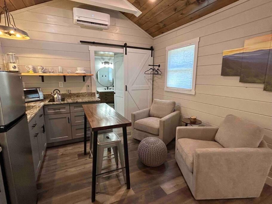 Blissful Nook Tiny Home ~ Cozy Retreat W/ Hot Tub; Near Town And Deep Creek 브라이슨시티 외부 사진