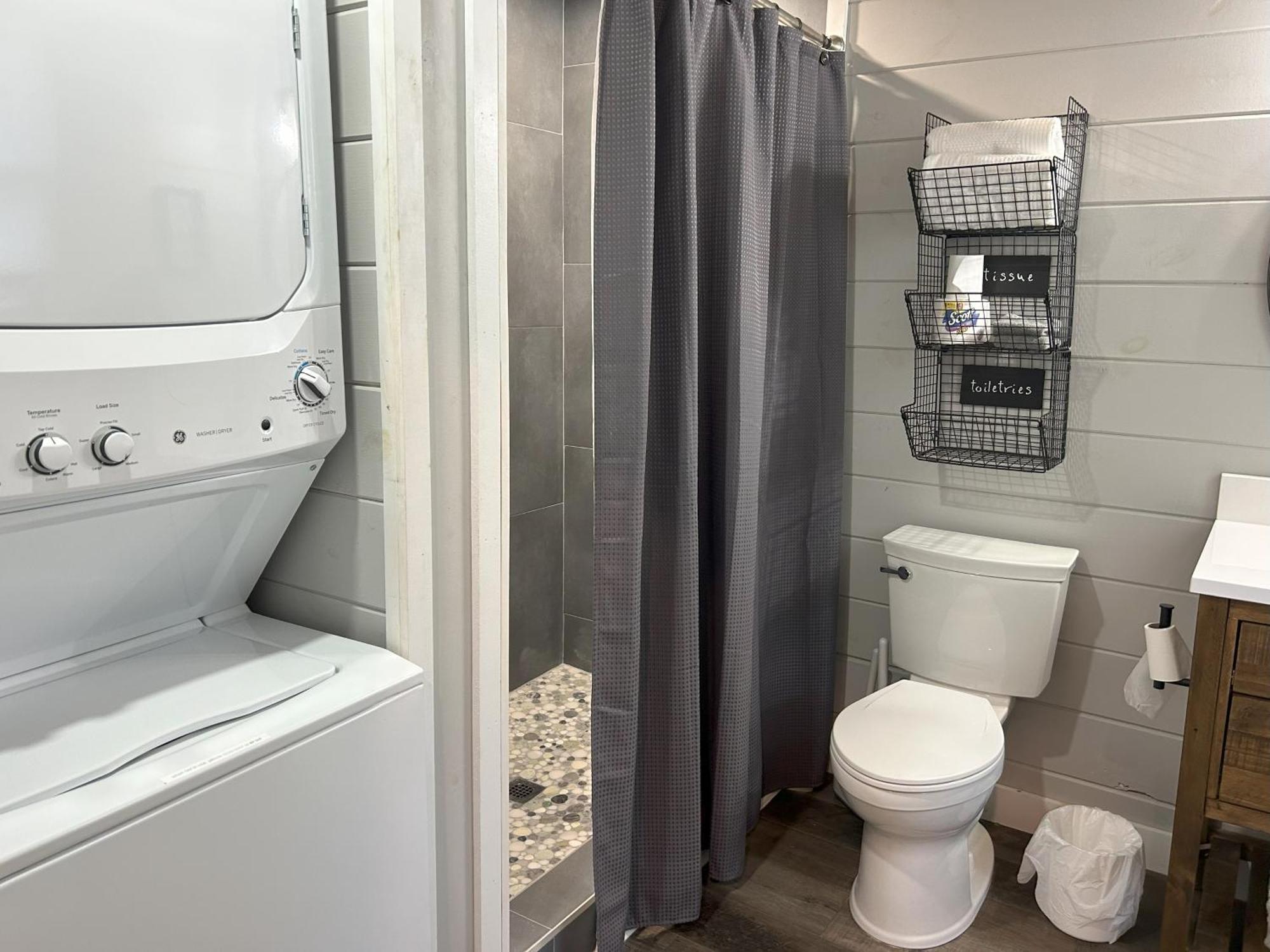 Blissful Nook Tiny Home ~ Cozy Retreat W/ Hot Tub; Near Town And Deep Creek 브라이슨시티 외부 사진