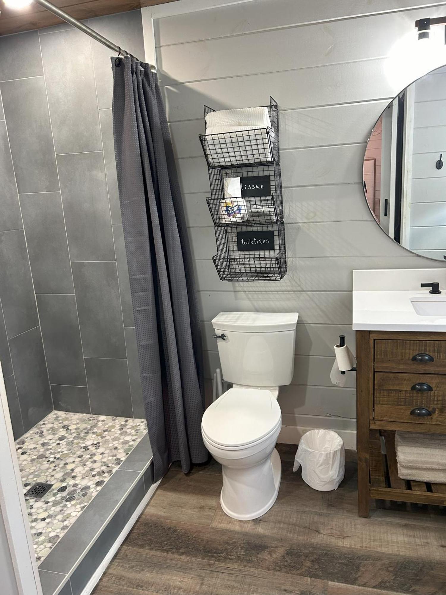 Blissful Nook Tiny Home ~ Cozy Retreat W/ Hot Tub; Near Town And Deep Creek 브라이슨시티 외부 사진